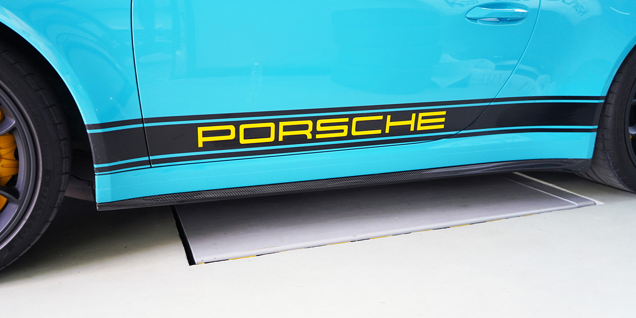 Carbo Carbon Fiber Porsche 911/GT3 Full Body Kit Showcase – Includes Front Lip, Wind Knife, Side Skirts, Rear Diffuser & Engine Cover Trim